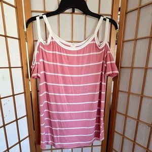 Adorable pink and white top!